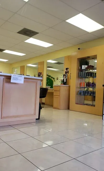 https://cdn.salonspotlight.com/photos/VxSUrk0JNo1JPQb6SHzD/74283fe6-d59f-49a9-876b-38a824c2960d_720x720