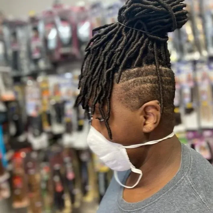 https://cdn.salonspotlight.com/photos/VxxPE96dvQU94lYlY8QJ/49b6770f-f509-417d-acdf-096be9e8132c_720x720