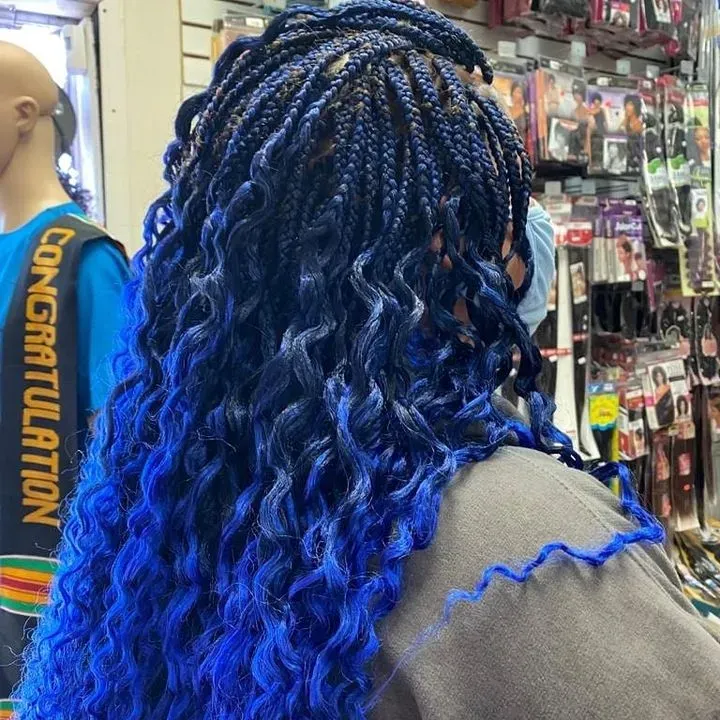https://cdn.salonspotlight.com/photos/VxxPE96dvQU94lYlY8QJ/6b540fe4-b67f-46ea-a09b-e6354a6d0df0_720x720