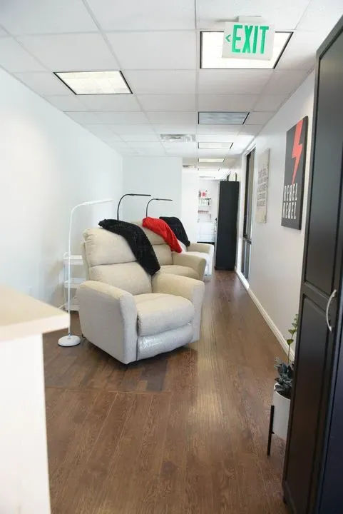 https://cdn.salonspotlight.com/photos/VyMfLh1YwhgVc28Q9snB/66524131-7038-47d8-9a85-759cc6d25a16_720x720