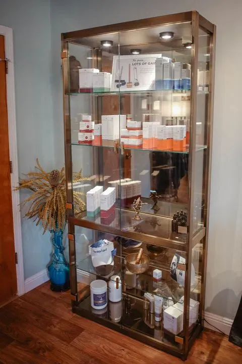 https://cdn.salonspotlight.com/photos/VycblmHYvzJ7ViwF5nRu/4894d757-35cf-4fb1-bc95-94109a9a1d65_720x720