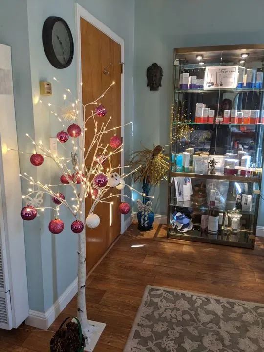 https://cdn.salonspotlight.com/photos/VycblmHYvzJ7ViwF5nRu/9ea60723-ef94-4646-be79-70e6e86008e5_720x720