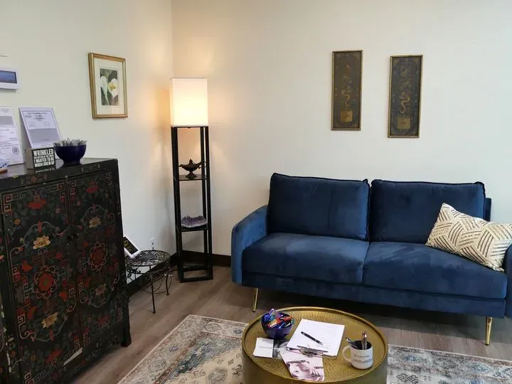 https://cdn.salonspotlight.com/photos/VycblmHYvzJ7ViwF5nRu/b7ed52de-6128-43ae-91b7-eb048df1fe50_720x720
