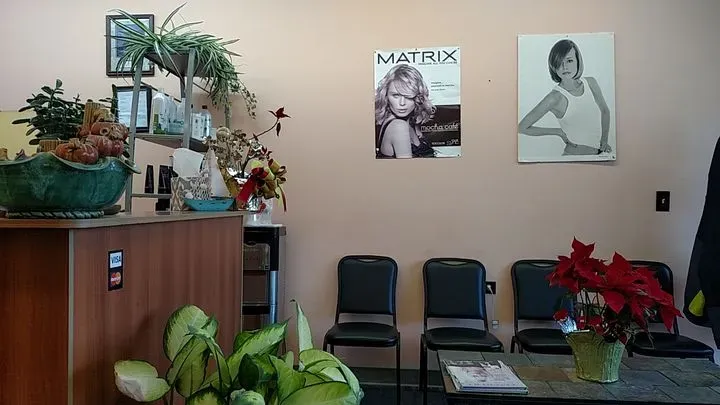 https://cdn.salonspotlight.com/photos/Vz4eo8F8JzFZ3rZZnJyD/68fbd1a8-8146-4e22-a925-e8554453a6c6_720x720