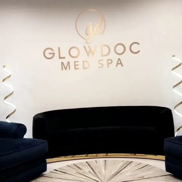 https://cdn.salonspotlight.com/photos/W2PePctmdg1jJhBpVH9O/a6c8d959-aebe-40cf-9983-47714f156bb2_720x720