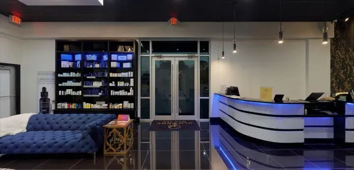 https://cdn.salonspotlight.com/photos/W2PePctmdg1jJhBpVH9O/e690bc8a-dea0-47e5-b88f-f8310cb010a7_720x720