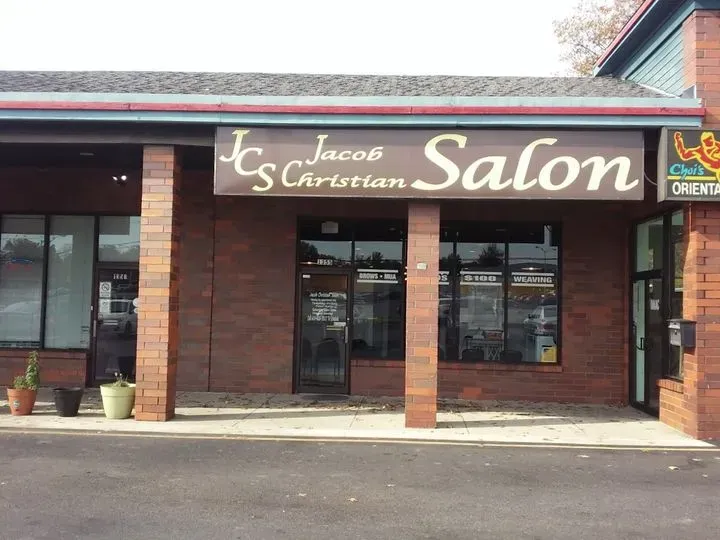 https://cdn.salonspotlight.com/photos/W4qvQaae8weEBW5sirlb/1c5777b5-2395-4b08-9062-271f70168212_720x720