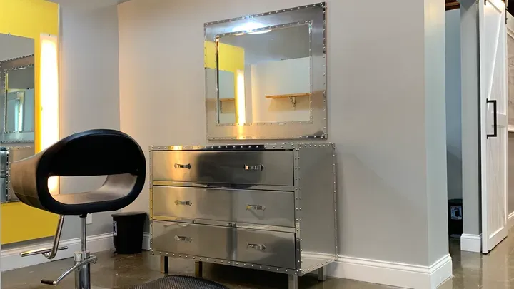 https://cdn.salonspotlight.com/photos/W4qvQaae8weEBW5sirlb/ff85e48d-5c0a-4105-8c01-46c1455d02c7_720x720
