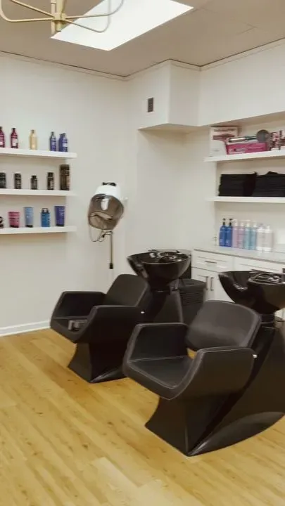 https://cdn.salonspotlight.com/photos/W5QAh9TyPkZc5ARlOwRP/00003616-b81b-4e0b-b7b9-87d47bda6e12_720x720