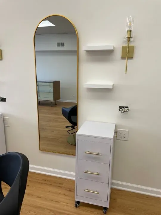 https://cdn.salonspotlight.com/photos/W5QAh9TyPkZc5ARlOwRP/a2859727-44d5-49b9-896f-11162f9ba757_720x720