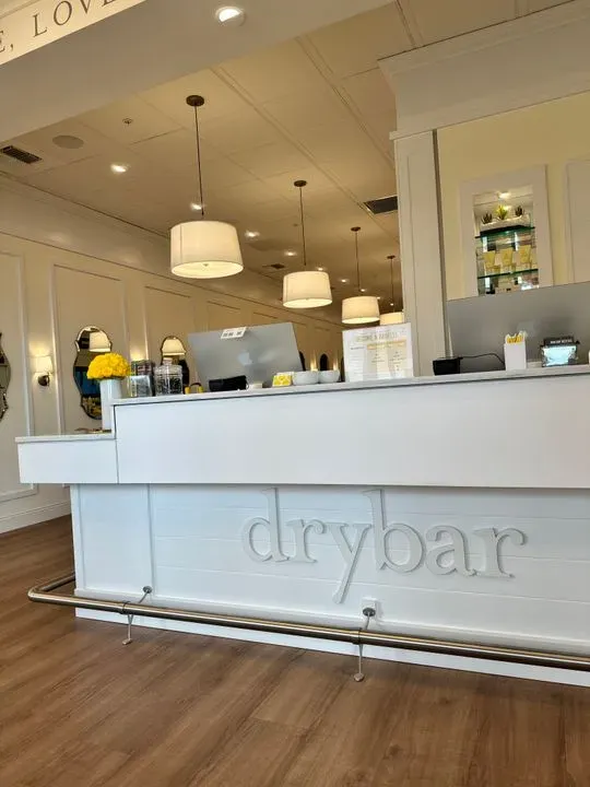 https://cdn.salonspotlight.com/photos/W5weWsIrI7lND7CCvkhw/700469dd-6a5c-4dd1-a146-1ebf17ec51b6_720x720