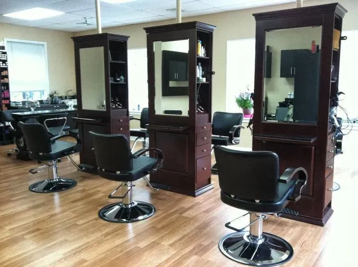 https://cdn.salonspotlight.com/photos/W773sv4jHasRbACdwd2V/973a953e-c3b1-43fc-bc6b-8eefe05a1f37_720x720