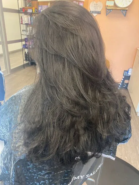 https://cdn.salonspotlight.com/photos/W87kOhSUTuwcLgu8MoUf/b2305ae1-5199-4b7f-8e54-fdef189773e1_720x720