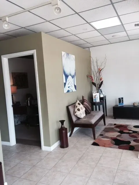 https://cdn.salonspotlight.com/photos/W8FgTnsh0lsXH5XX8wp5/29e542fc-5fdb-407d-8cf7-6b19ba8101d5_720x720