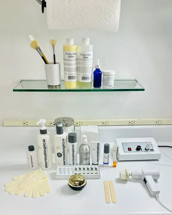 https://cdn.salonspotlight.com/photos/W8FgTnsh0lsXH5XX8wp5/3107fda0-1467-4440-a90d-7e5202789e22_720x720