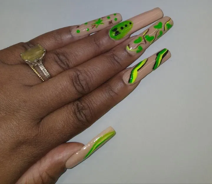 https://cdn.salonspotlight.com/photos/W8ITKgiwybAx1oItC5Ta/0dfda0bb-a2b5-478a-b4d4-5047415bda74_720x720