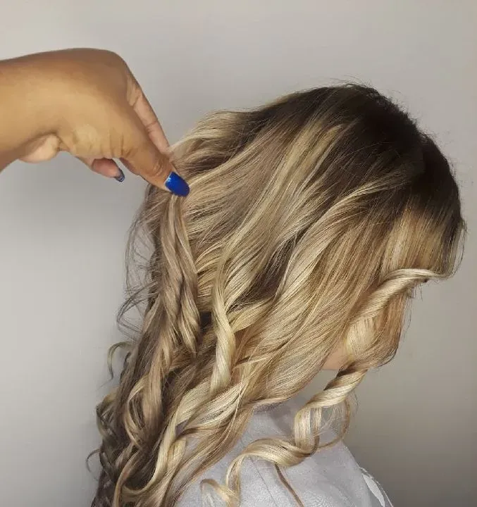 https://cdn.salonspotlight.com/photos/W8ITKgiwybAx1oItC5Ta/30fc934f-d0ca-4a55-9bb2-04a877844f8f_720x720