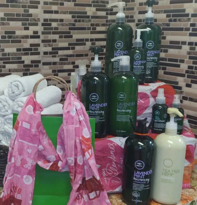 https://cdn.salonspotlight.com/photos/W8ITKgiwybAx1oItC5Ta/c081a590-f2c6-492a-ad49-65470486ee45_720x720