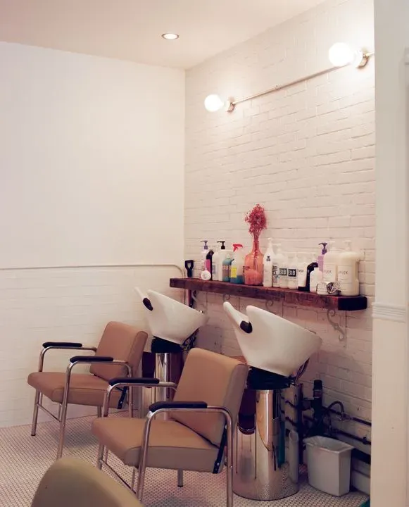 https://cdn.salonspotlight.com/photos/W8QlcLcChzc9pkDy5fAD/560f31df-f0d7-43a1-9faf-14a09848c4fb_720x720