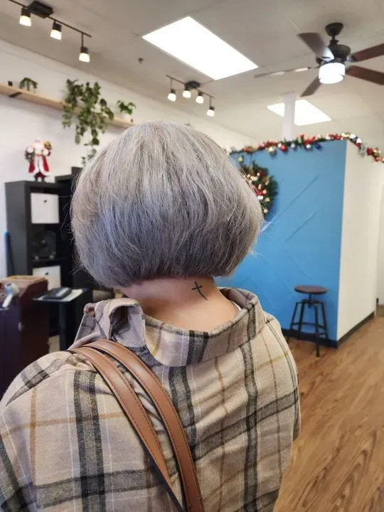 https://cdn.salonspotlight.com/photos/WAv54mIGDHEH9nsv28C1/6d4b31b7-3cf8-4ff8-8ede-fd1bc79ec5d4_720x720
