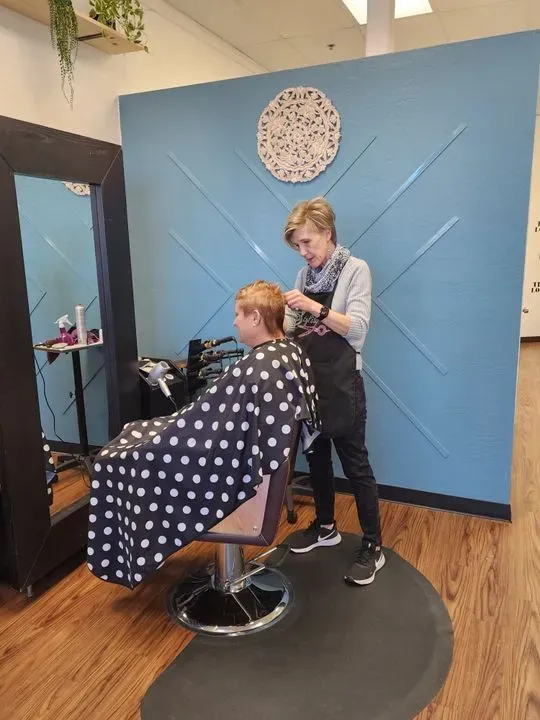 https://cdn.salonspotlight.com/photos/WAv54mIGDHEH9nsv28C1/a85727e8-6cd0-44bd-89a4-76dcd8cb3033_720x720