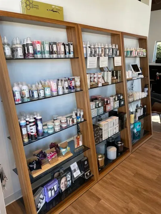 https://cdn.salonspotlight.com/photos/WB9hkjXVc0OudDEX0tI1/97d688a6-45bb-4b9c-9cdc-8c8b8de76d0b_720x720