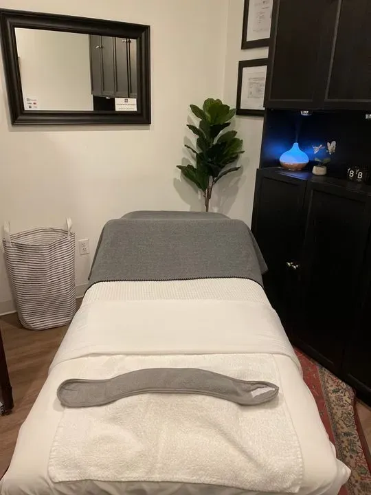 https://cdn.salonspotlight.com/photos/WB9hkjXVc0OudDEX0tI1/9ba99f33-e5ca-4c70-be5b-949f90ebb56b_720x720