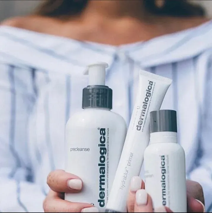 https://cdn.salonspotlight.com/photos/WB9hkjXVc0OudDEX0tI1/f15f850b-80e9-4e19-a219-d2333d2310d9_720x720