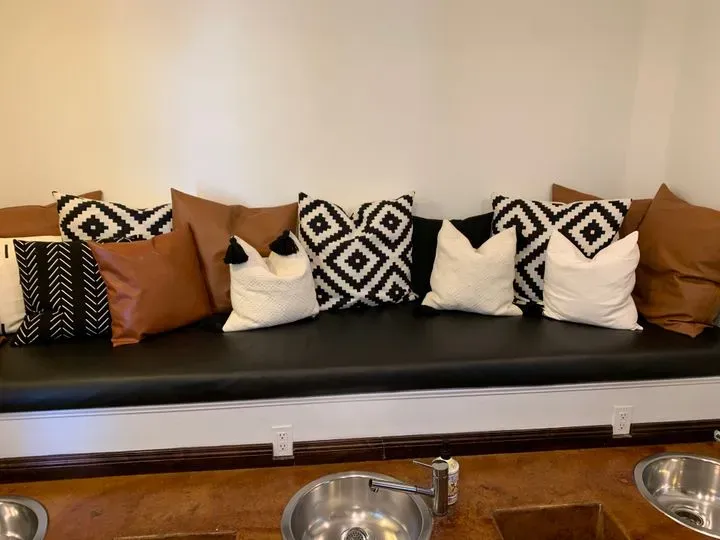 https://cdn.salonspotlight.com/photos/WB9hkjXVc0OudDEX0tI1/fc8538ae-2db6-42bb-ba39-9b670e7f10cb_720x720