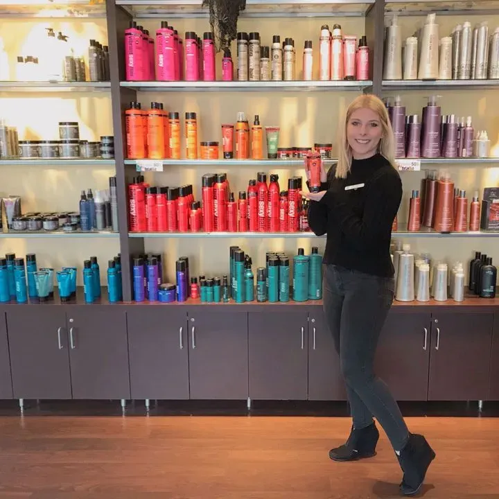 https://cdn.salonspotlight.com/photos/WBCgBLP369si67JhCc65/200cc08a-f25a-4266-8c30-1515592e8918_720x720