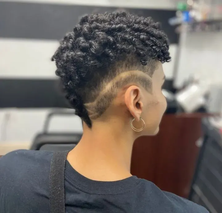 https://cdn.salonspotlight.com/photos/WDbN8pdcKfr8Y7TE7Qem/5d96e4d0-b344-4492-891e-8206f99f553d_720x720