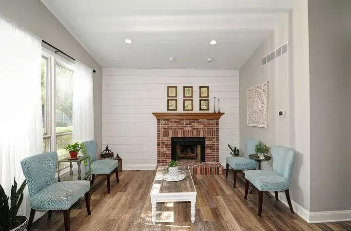 https://cdn.salonspotlight.com/photos/WEPgQ0wOVsM3cVCi13EE/51ab7576-049d-4471-ae15-456636ff1ae8_720x720