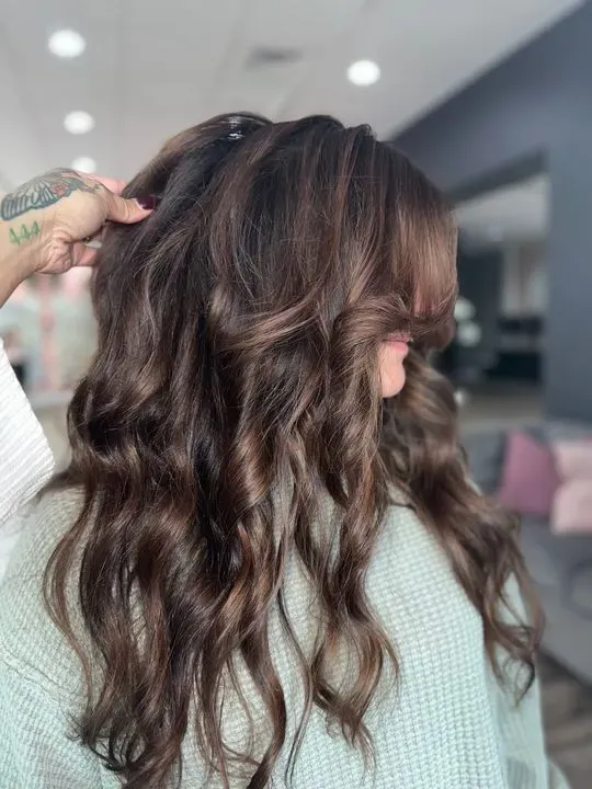 https://cdn.salonspotlight.com/photos/WG16Hq4qTTJQkDRdBQUR/87c0ee0a-d424-4381-8a0d-728c1da5d1ae_720x720