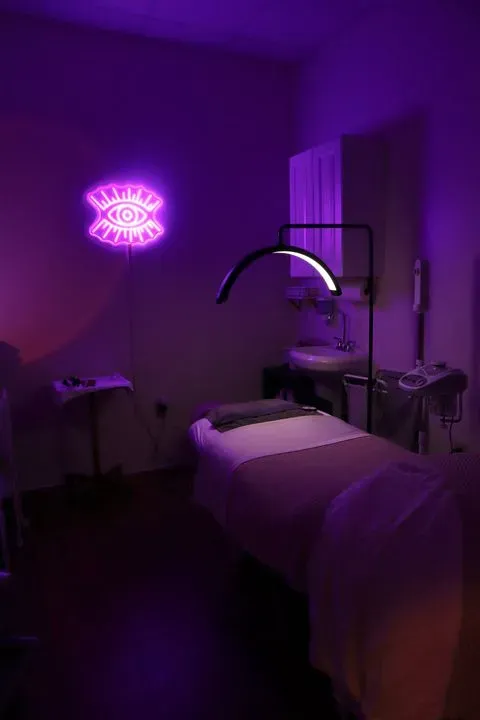 https://cdn.salonspotlight.com/photos/WHRLleuhHAsN0KfdGY9d/e1ebc22a-d8e3-4366-a22c-e0577fa0cdc2_720x720