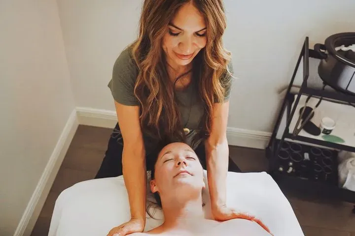 https://cdn.salonspotlight.com/photos/WHl2ToGjCP0OPKiiYOMK/6df8d692-beb6-4686-8daa-6a013c0f97a2_720x720