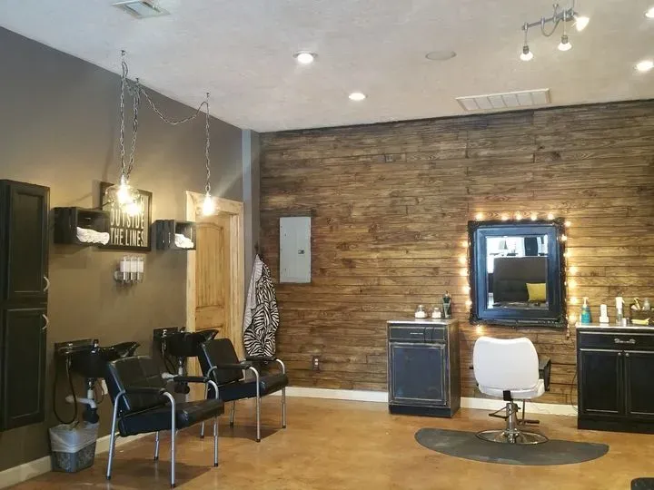 https://cdn.salonspotlight.com/photos/WIBttM9ue5TscA9iDgTH/c07d95f4-882a-4593-84a7-b250d4995897_720x720