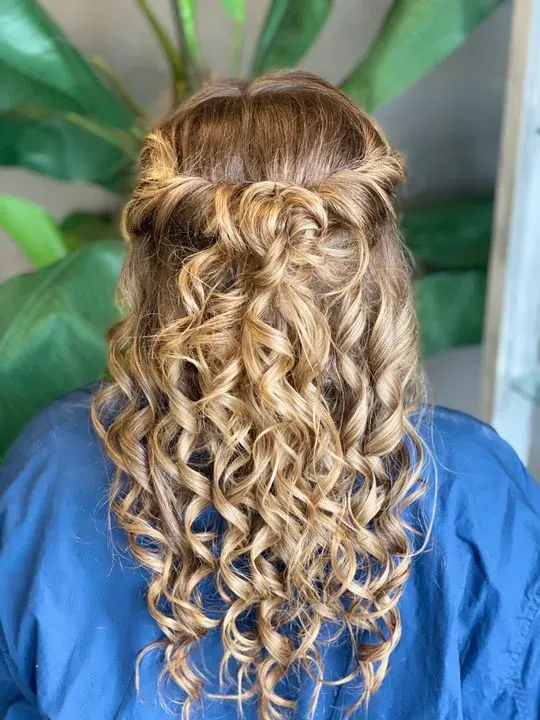 https://cdn.salonspotlight.com/photos/WIBttM9ue5TscA9iDgTH/f388398d-96f5-4c49-aaa7-ae06a1f1bde1_720x720