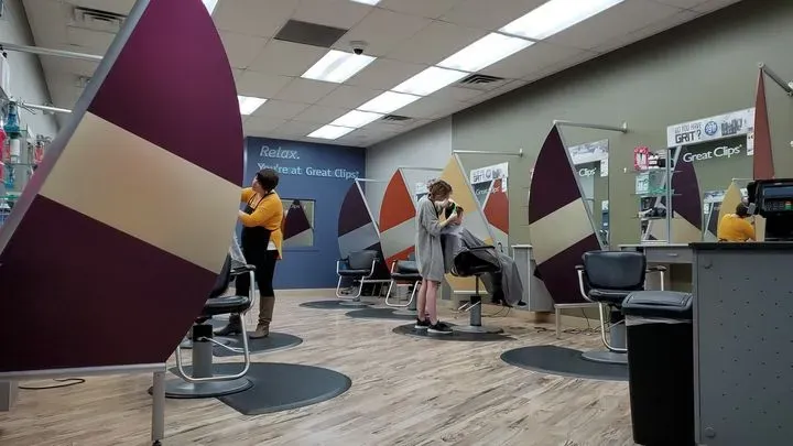 https://cdn.salonspotlight.com/photos/WMJtofV7XtBNeSSyJ1cB/6b34c5ea-595b-4a40-90f8-44644a074625_720x720