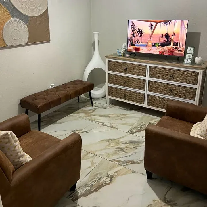 https://cdn.salonspotlight.com/photos/WNdFDii5fHBZQmZUMCe0/d6e8d6b9-0150-47d4-8257-ef9e073886f9_720x720