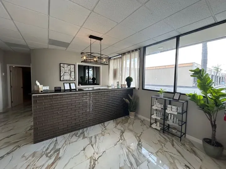 https://cdn.salonspotlight.com/photos/WNdFDii5fHBZQmZUMCe0/f936b965-3c3c-4fad-9ac8-6792e6ab97fc_720x720