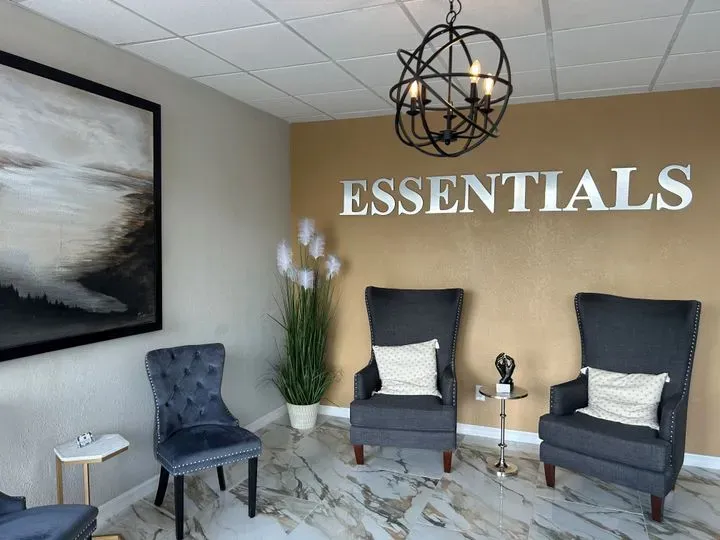 https://cdn.salonspotlight.com/photos/WNdFDii5fHBZQmZUMCe0/fc8303ce-fce8-4884-965d-14975b9f538b_720x720