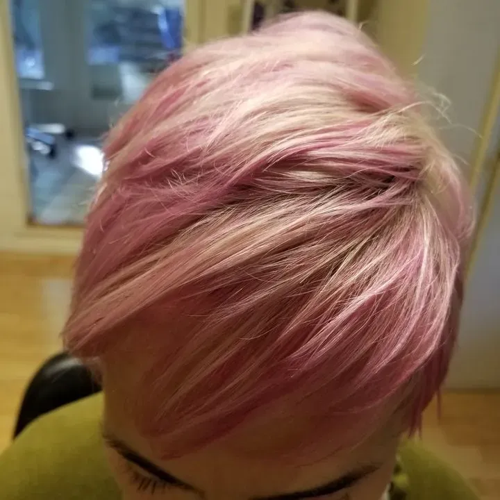 https://cdn.salonspotlight.com/photos/WNfLGOX0pZLJzo0bDqJ7/38ee9794-031d-4b98-8e62-83c20afa02a7_720x720