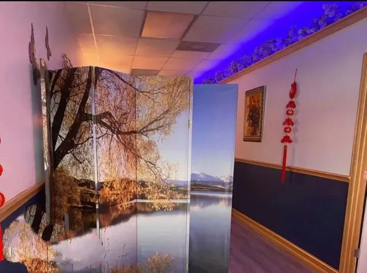 https://cdn.salonspotlight.com/photos/WOzwSkQtkZw7tAxIZ5an/90c5fb49-8b3e-44b4-a89b-2e91f8b351d3_720x720