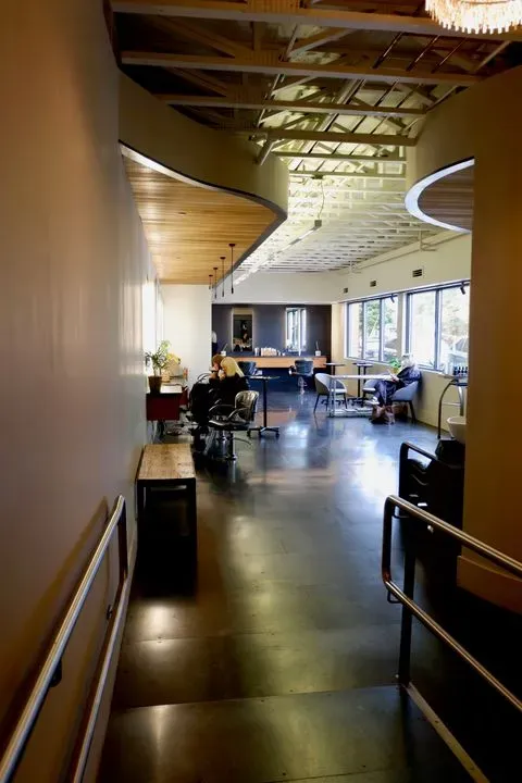 https://cdn.salonspotlight.com/photos/WPSoqbj6JRTXkCnHpCc7/079a0550-bb25-40dd-9294-ce9a955f8cab_720x720