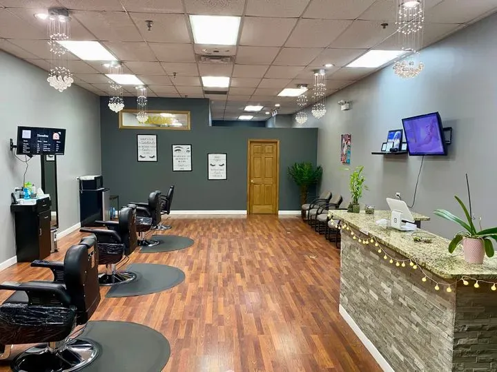 https://cdn.salonspotlight.com/photos/WPra0V5jQ3vCfttzdGyT/74ff7970-8b16-4107-b55a-df8c99785c0e_720x720