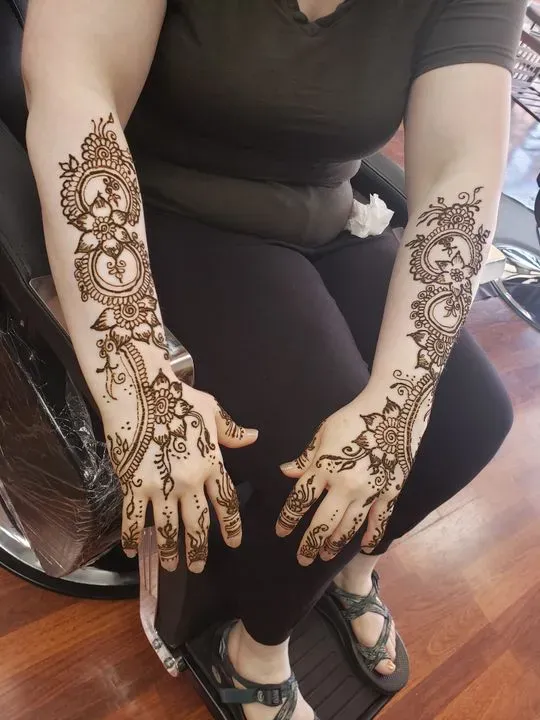 https://cdn.salonspotlight.com/photos/WPra0V5jQ3vCfttzdGyT/a32fe6a4-86ba-4a14-b4a0-b2df53d31684_720x720