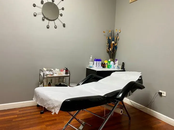 https://cdn.salonspotlight.com/photos/WPra0V5jQ3vCfttzdGyT/dc24703a-ee4a-4051-8501-9b945af22dcf_720x720