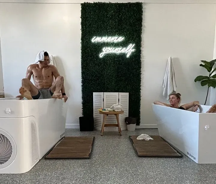 https://cdn.salonspotlight.com/photos/WPz0FZ9B2GBIemEBBkRd/7147d661-119c-4ee5-bea4-46d4d85ced30_720x720