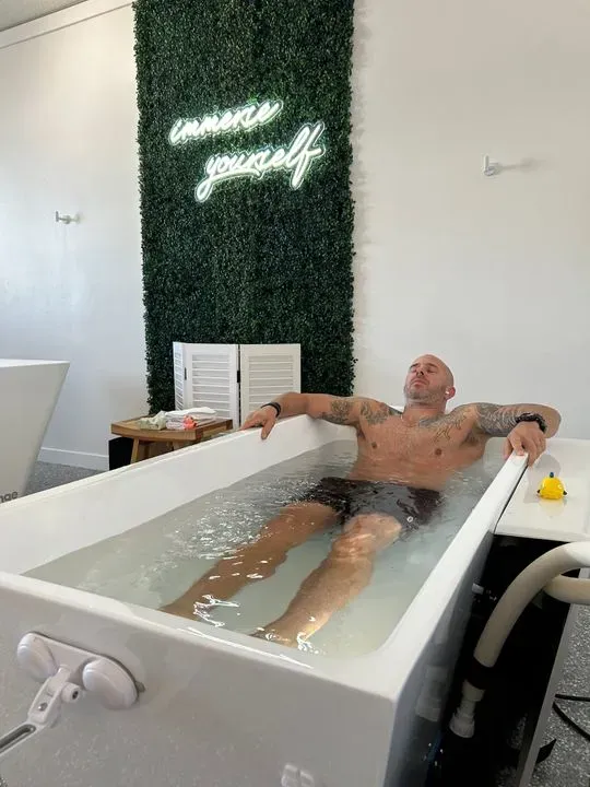 https://cdn.salonspotlight.com/photos/WPz0FZ9B2GBIemEBBkRd/8e7fdc8c-878e-4c1e-9cc4-7167ce286b7e_720x720