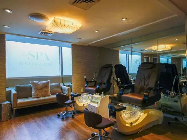 https://cdn.salonspotlight.com/photos/WT7ldDqMNXtBmmvxpTvP/f1b3b189-f0e6-48ed-a642-905a172d4443_720x720